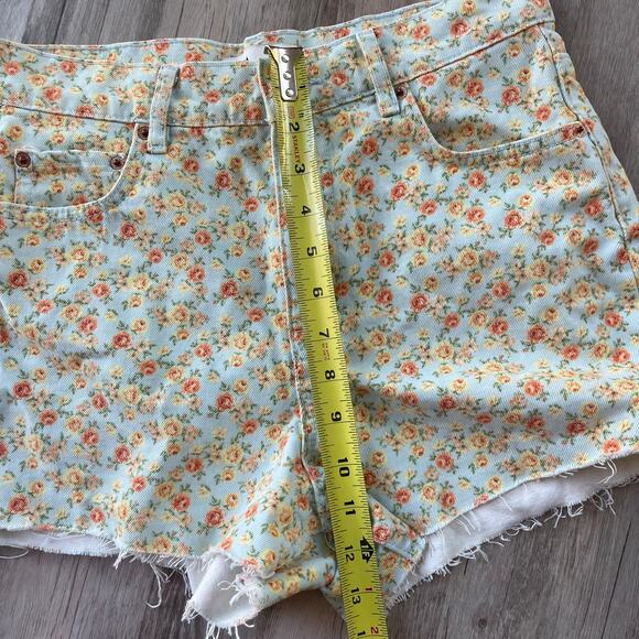 Zara The 90’s Shorts Romantic Flower Print High Rise Raw Hem Denim Shorts SZ 4 - Picture 7 of 8